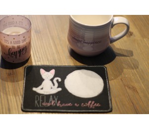 Stickdatei ITH - Mug Rug Yoga Katze "Relax and have a coffee"